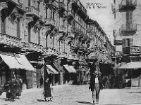 1931  sulla sinistra il  palazzo d'angolo con via Pietro Micca, distrutto dal bombardamento del 1942 sostituito dal grattacielo