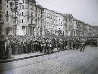 1945  i partigiani festeggiano la liberazione della città