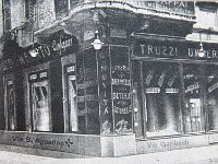 1921  Confezioni sartoria Truzzi via Garibaldi 20 angolo via S. Agostino. Aperto nel 1916.