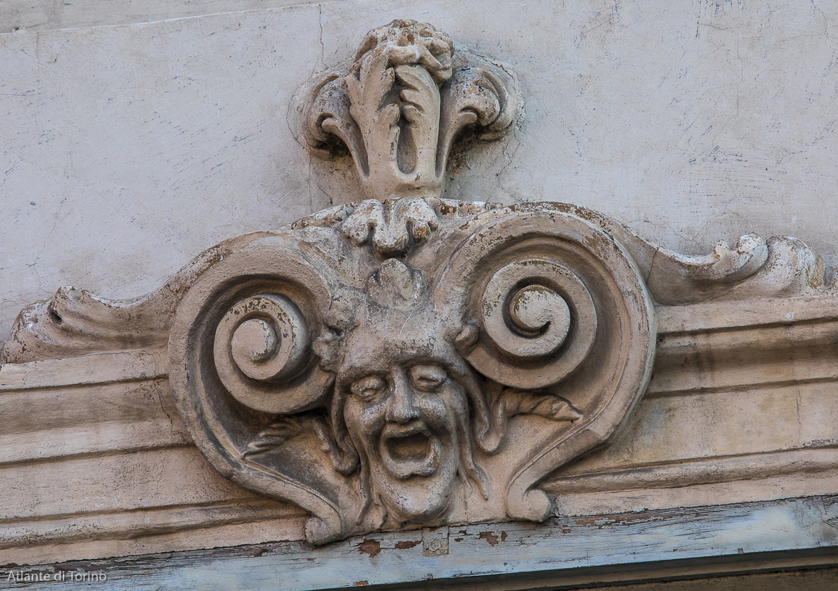 mascherone palazzo Reale