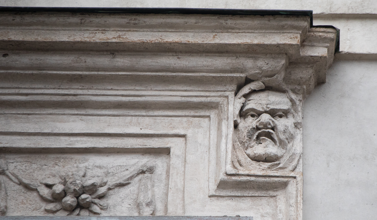mascherone Duomo piazza S. Giovanni