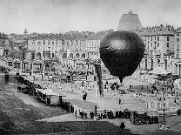 1880  mongolfiera in piazza Vittorio : piazza Vittorio Mongolfiera manifestazione Mole in costruzione carri old bn 1880